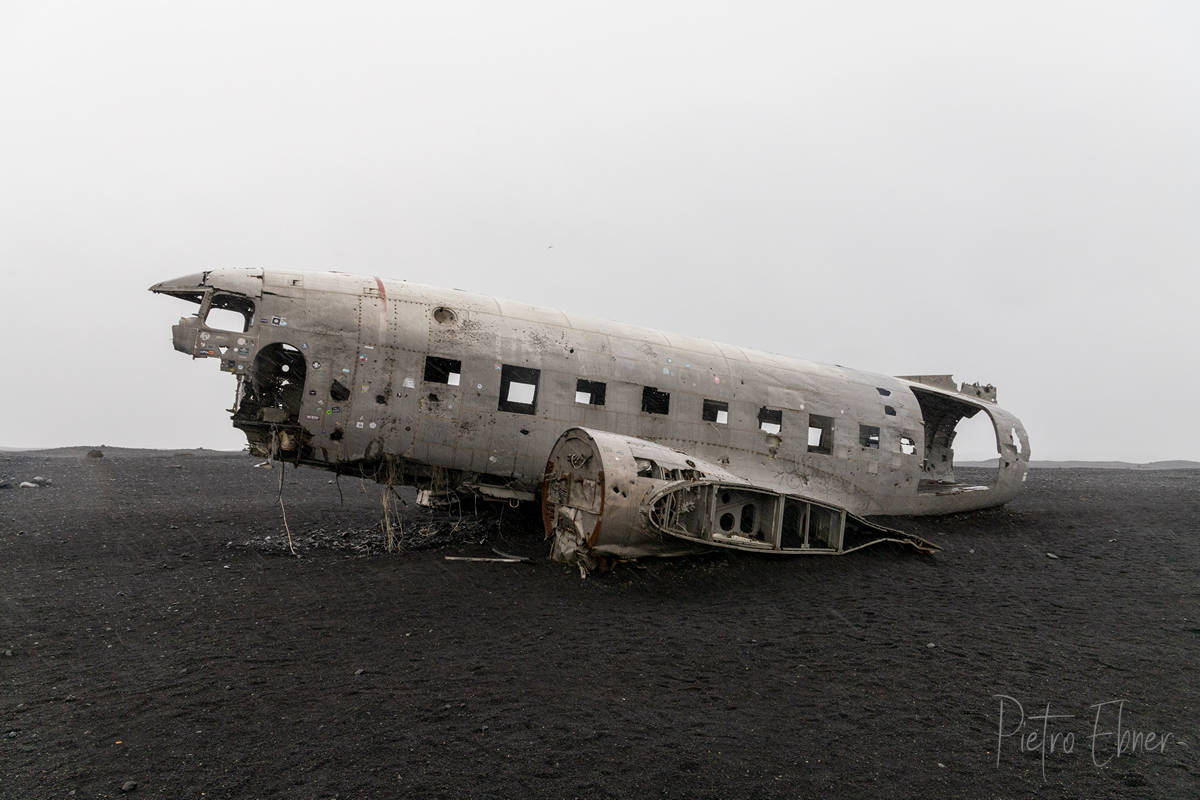 Il relitto dell’aereo DC3 a Solheimasandur