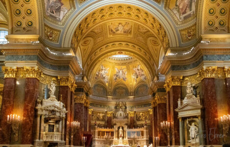 Inside Stepehn Basilica